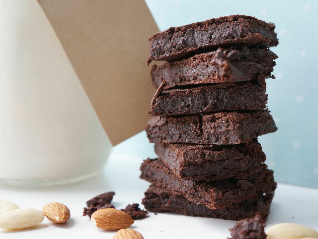 Coconut and Chocolate Brownies – Coconut Merchant