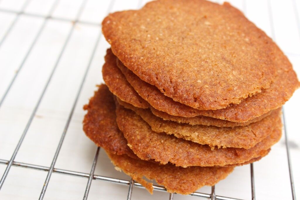 COCONUT GINGER BISCUITS – Coconut Merchant