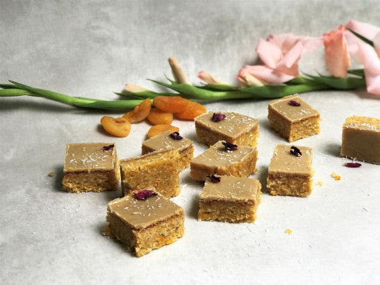 Raw Ginger and Apricot Crunch Bars – Coconut Merchant